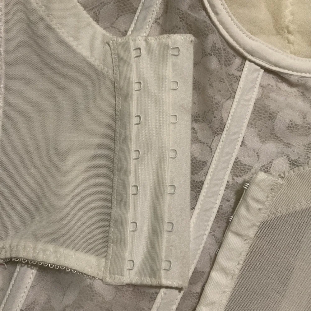 Vintage White Strapless Bra